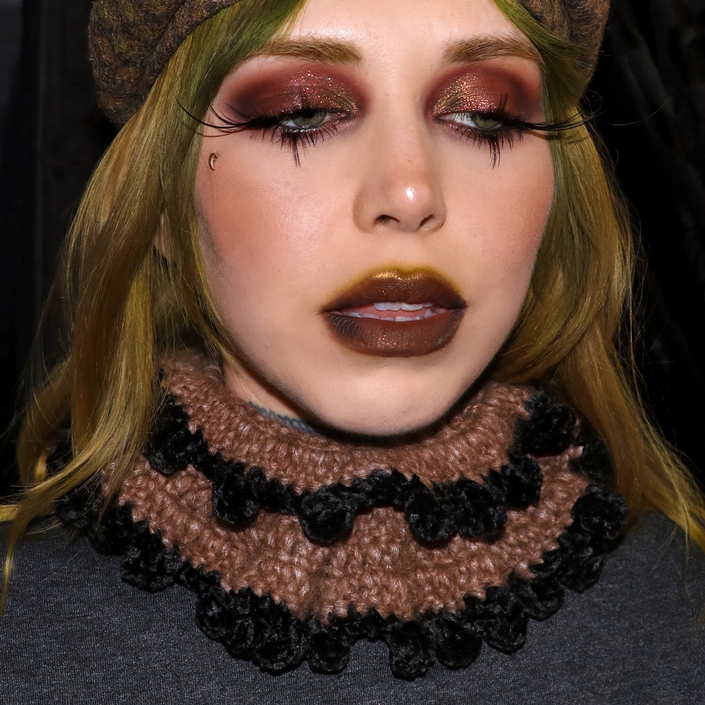 Rennaissance Ruffle- Beige/Black velvet